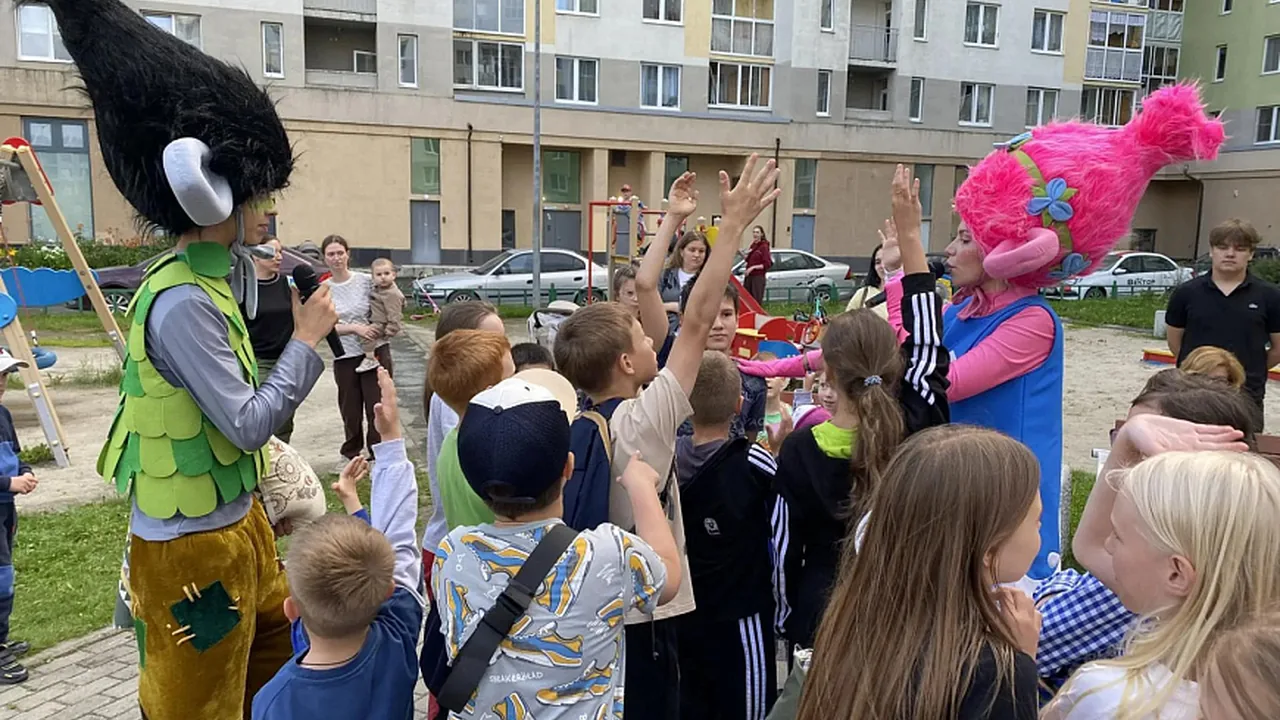 Сказочные герои, мыльные пузыри и пицца: в Академическом стартовали праздники двора